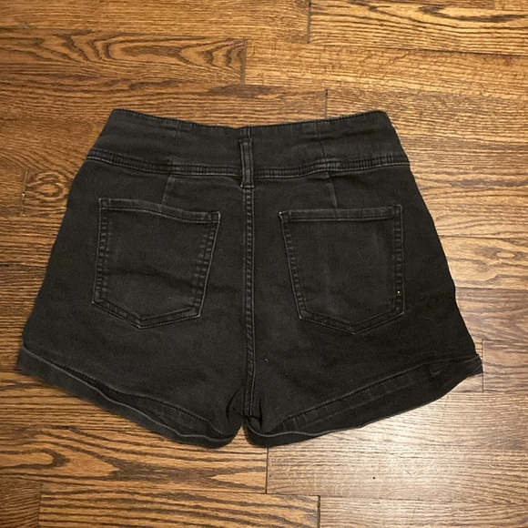 Black No Boundaries shorts size 9 - Picture 2 of 4